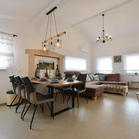 Three Bedroom With Pool Casa vacanze
