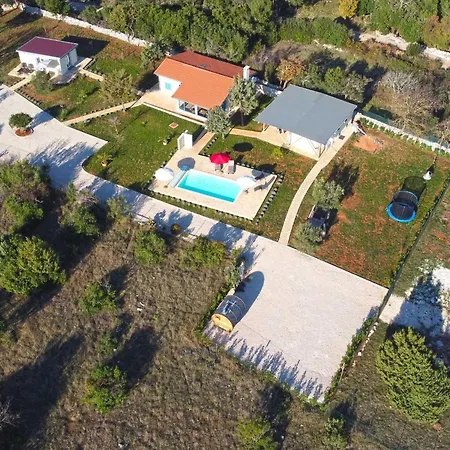 Three Bedroom With Pool *