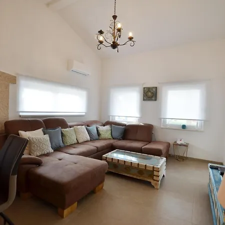 Casa vacanze Three Bedroom With Pool