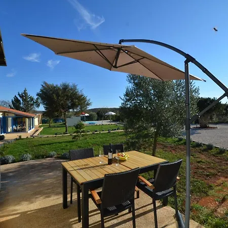 Three Bedroom With Pool Ferienhaus *