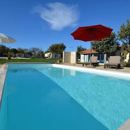 Ferienhaus Three Bedroom With Pool *