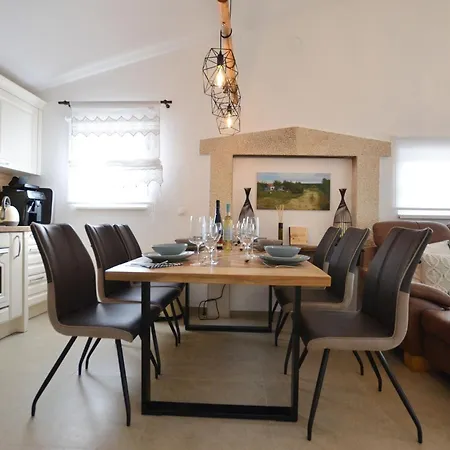 Ferienhaus Three Bedroom With Pool Rovinj