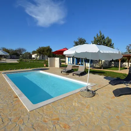Three Bedroom With Pool Ferienhaus