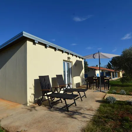 Three Bedroom With Pool Ferienhaus