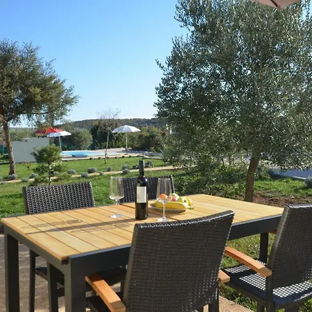 Ferienhaus Three Bedroom With Pool Rovinj